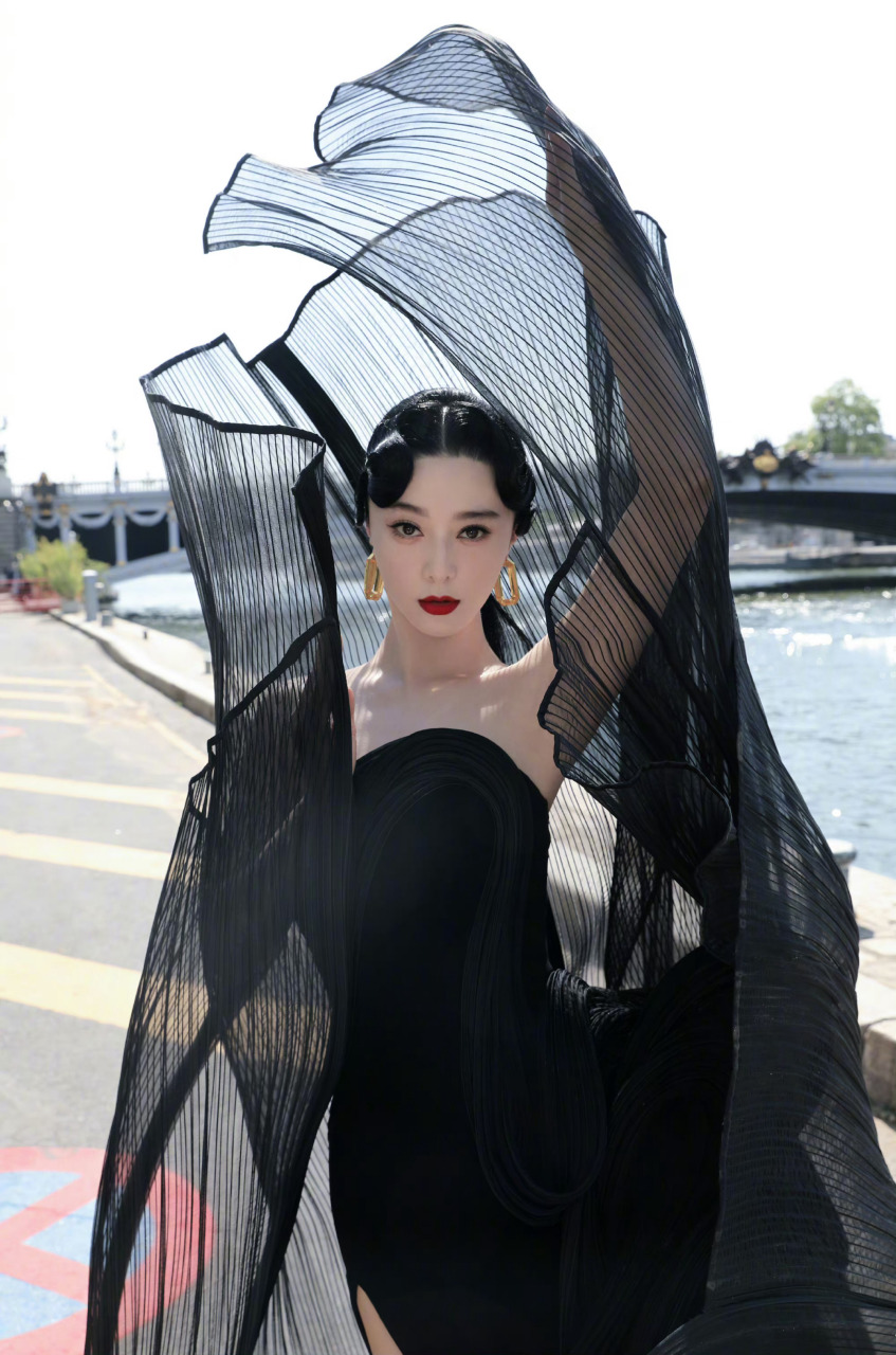 范冰冰穿印度牌gaurav gupta 2023春夏高级定制出席品牌2023秋冬高定