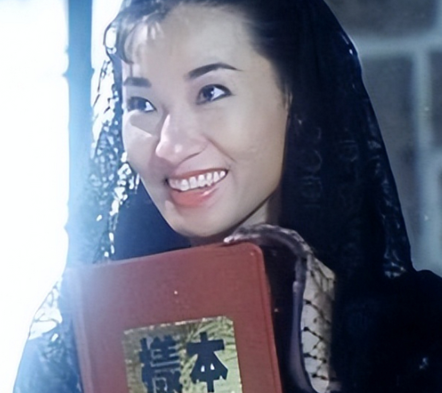 但对于王小凤,大家经常谈起的,往往是王小凤和许立信的爱情故事.