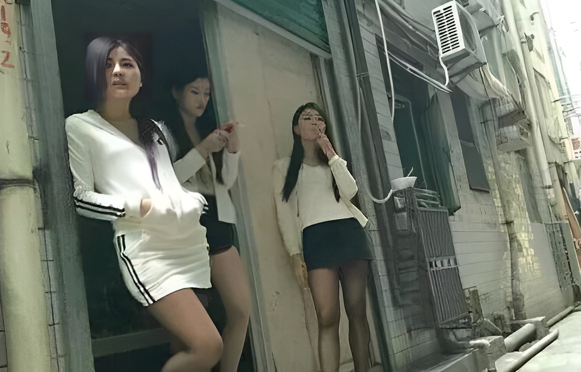 如果路过门口,经常可以看到时髦的小姐姐翘着二郎腿,抽着抽着烟拉客!