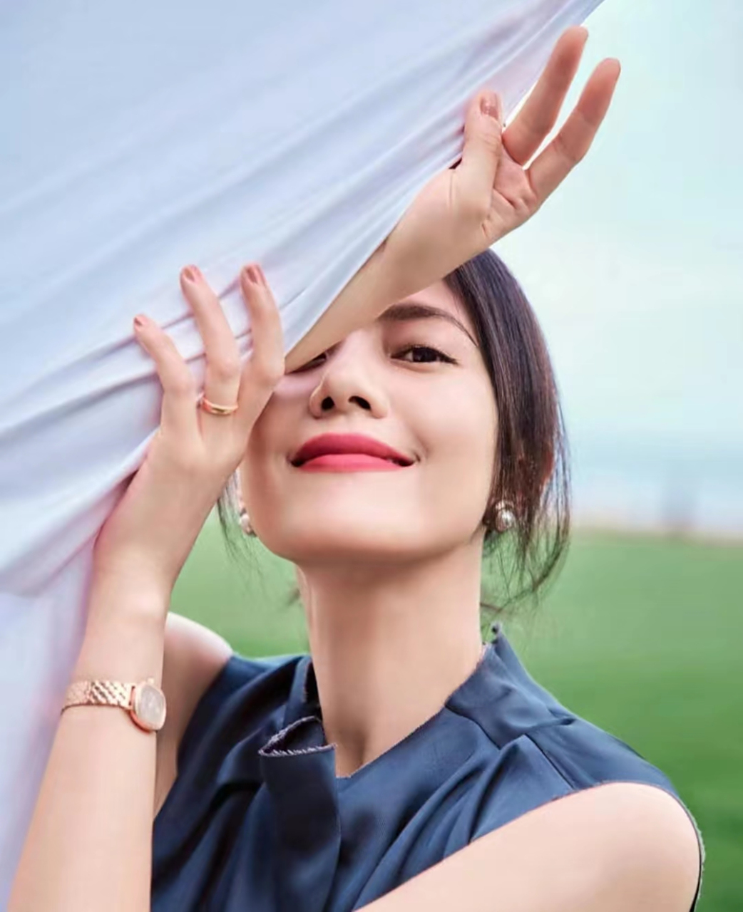 娱乐圈知名女星高圆圆近日在某社交平台分享了一组照片,从照片当中