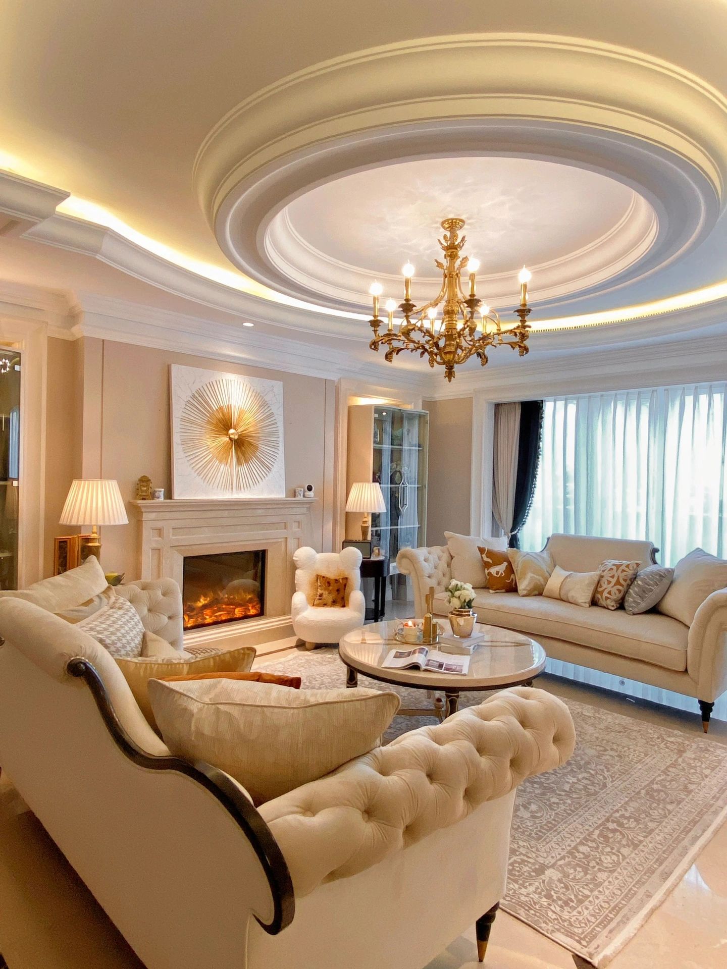 广东发现一户人家的装修,效果那叫一个高级大气,尤其是客厅和全屋吊顶