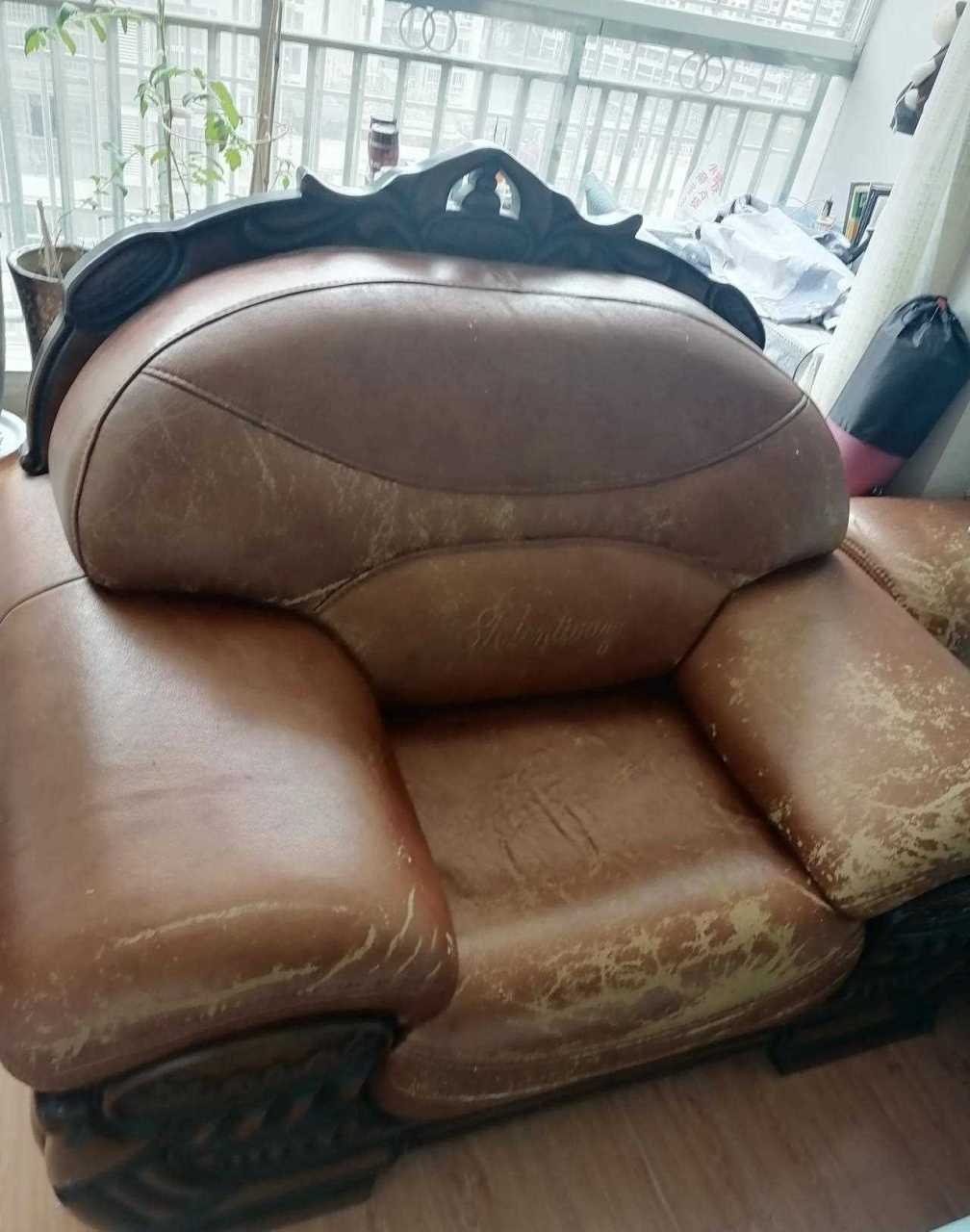 终于忍受不了,用时一天半时间来改造沙发,因为没有缝纫机,全部手工