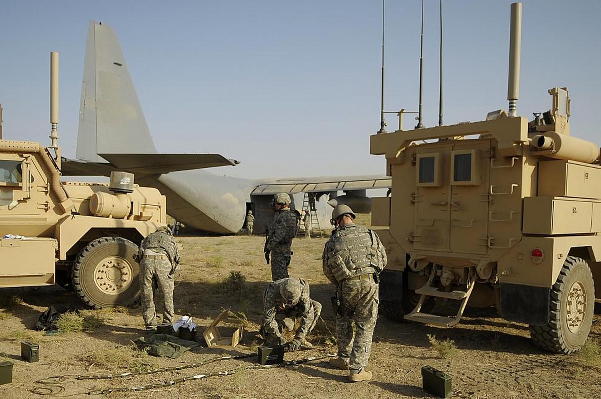 0915c-130 hercules是一款由美国洛克希德·马丁公司生产的四发