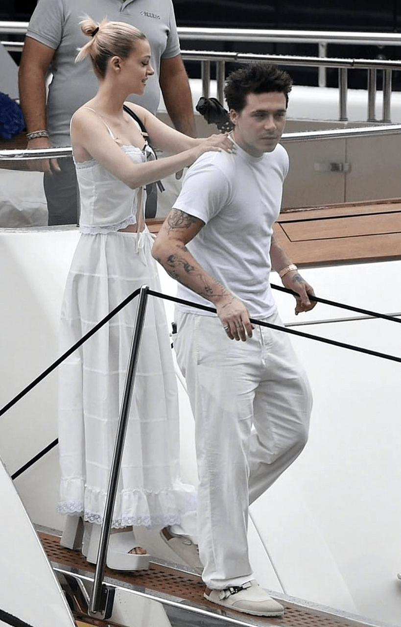 妮可拉佩尔茨# #女明星时尚街拍# #街拍