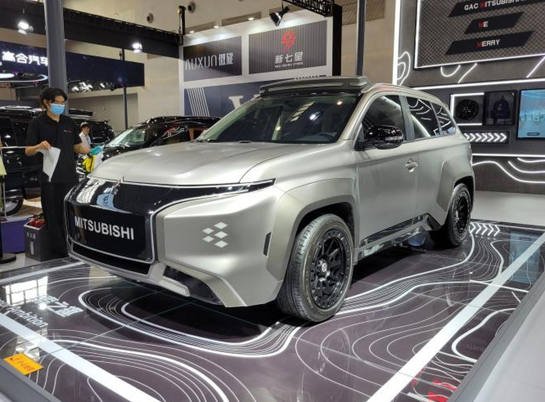 外观小幅调整,2021款三菱欧蓝德上市,价格15.