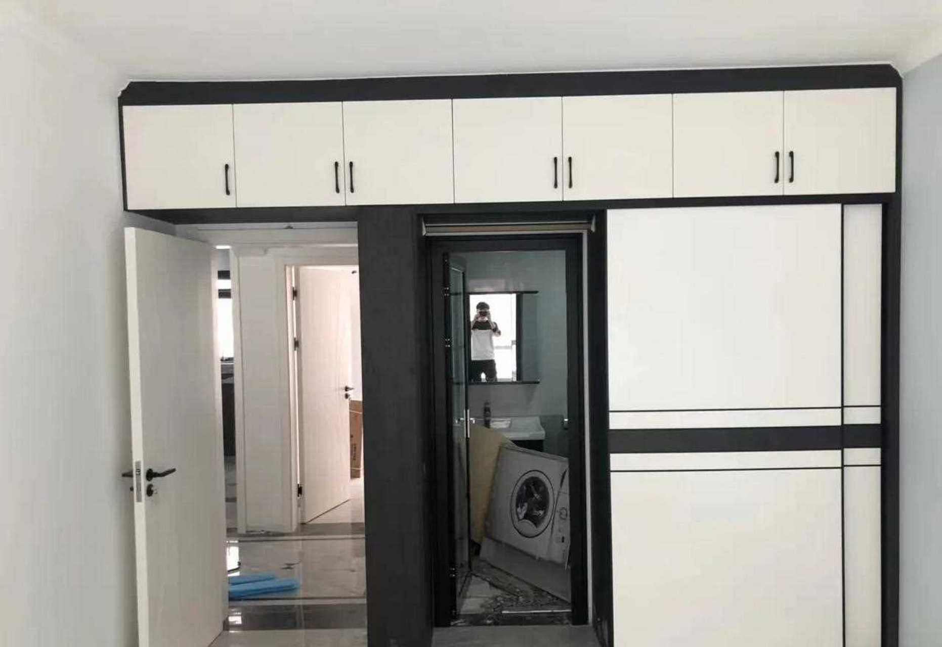 衣柜也是卫生间门