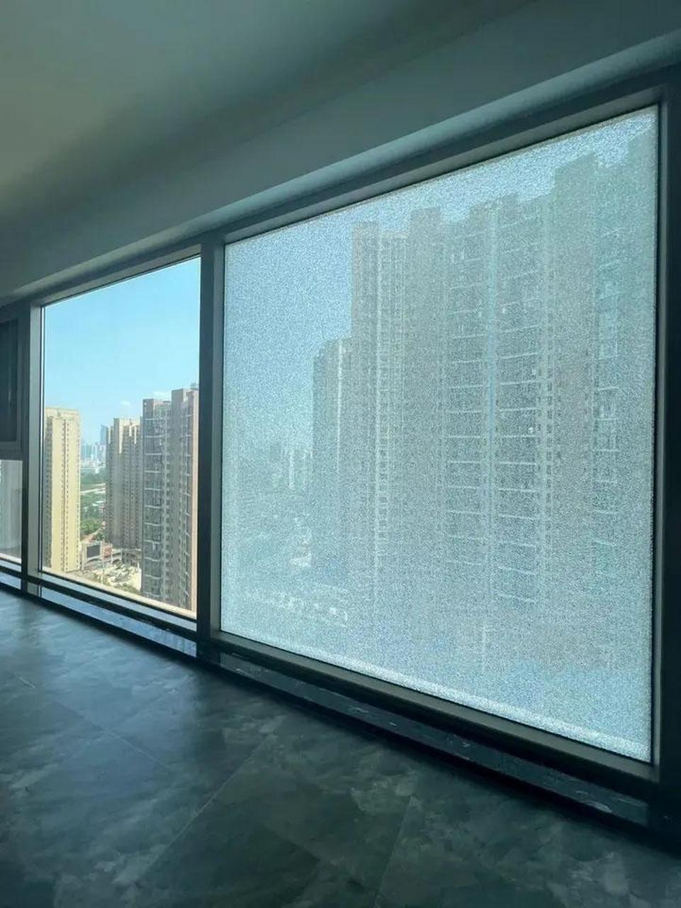 阳台封窗的玻璃一般都是选择双层夹胶玻璃的,装了大玻璃的也别担心,不