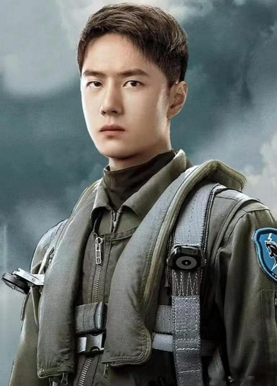 王一博新电影《长空之王》38小时预售破3242w,按照这种水平猛涨,上映