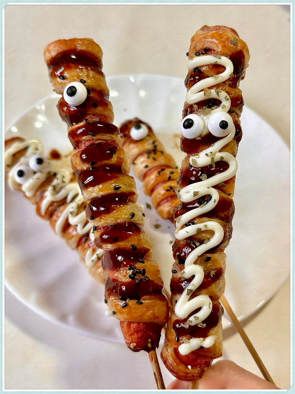 美味可口的酥皮热狗棒,吃起来酥脆香甜,简单又方便.