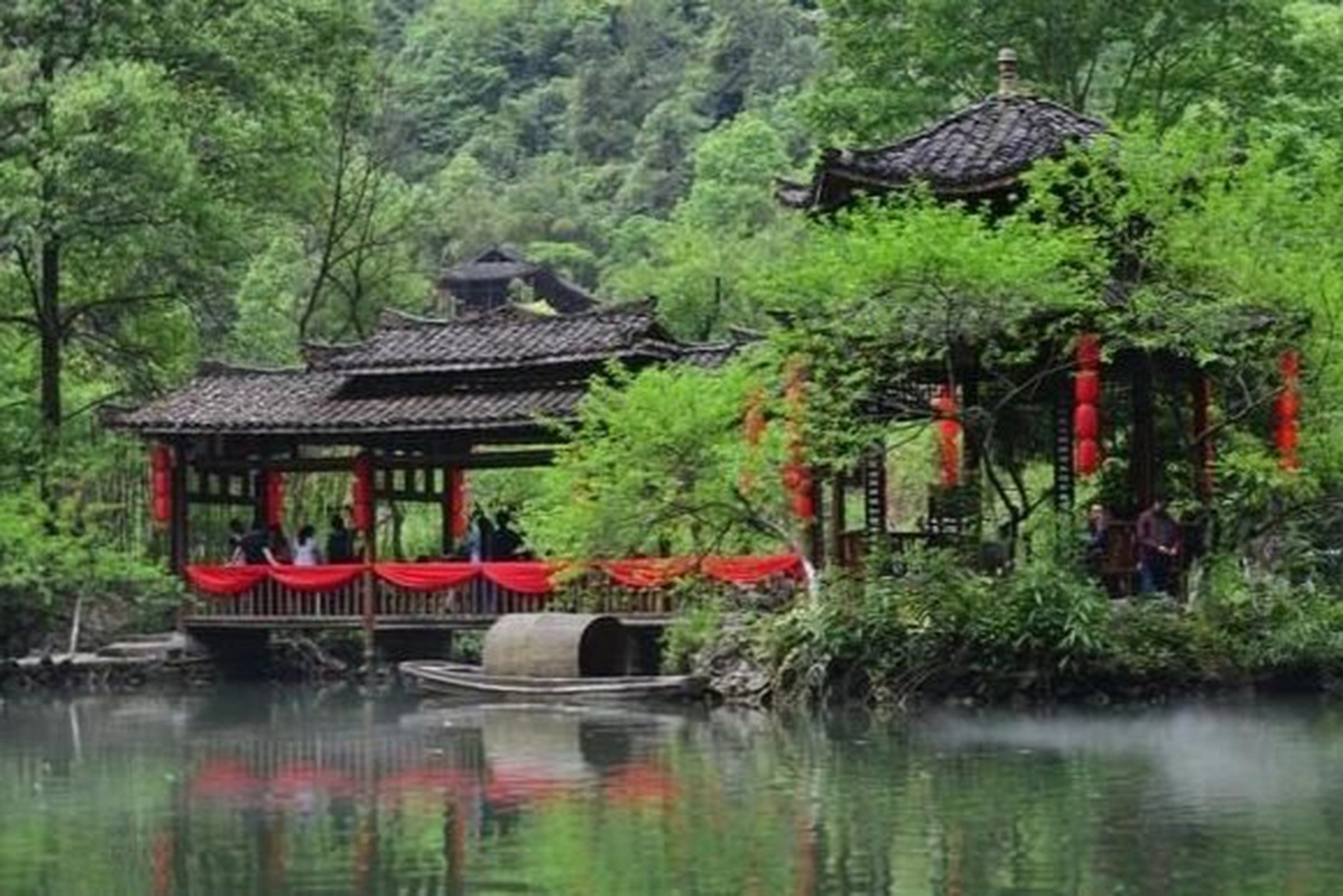 重庆酉阳桃花源:总面积50平方千米,由古桃源,太古洞,酉州古城,桃花源