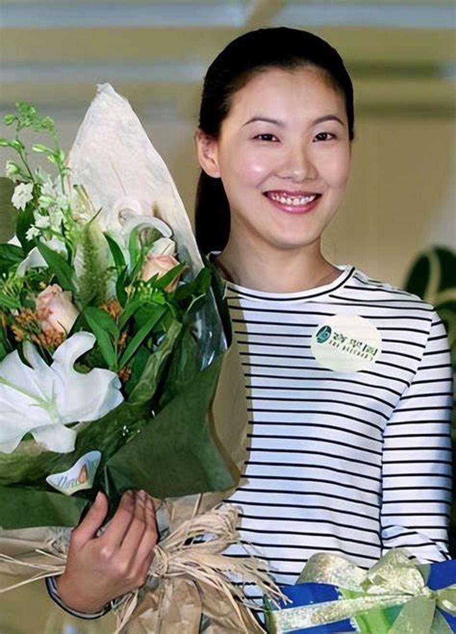 在进入跳水队之前,伏明霞身体健康健康并不好,每个星期都要去一次