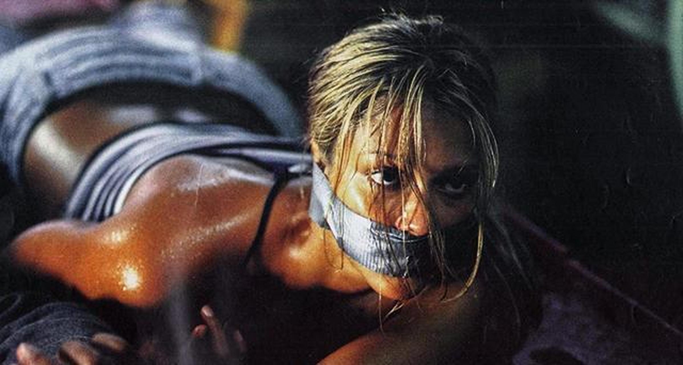 冷门冒险电影《碧海追踪》,除了俊男美女的年轻胴体,还有啥?