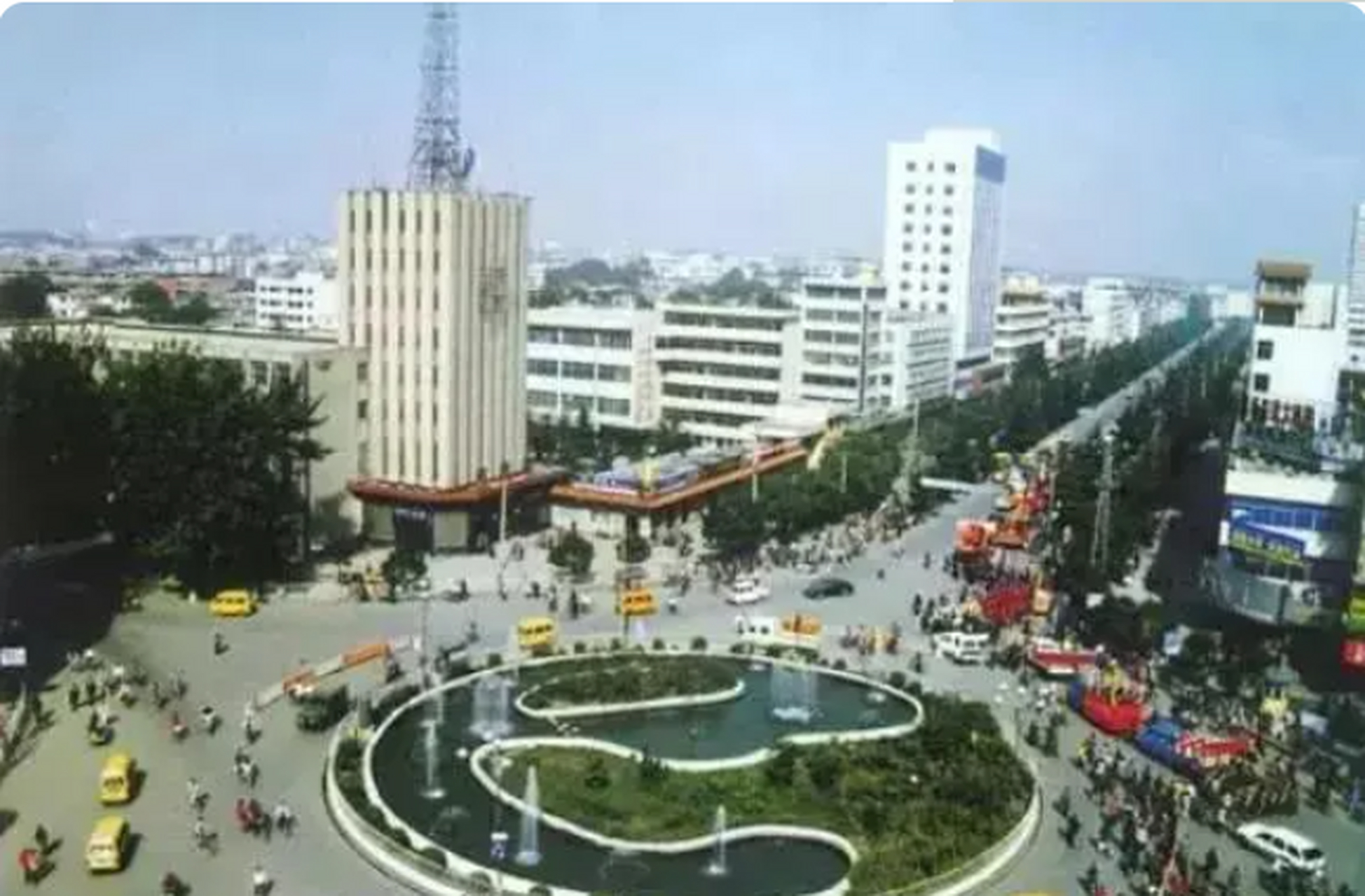 那些年南阳市中州路与工业路交叉口的大转盘,车水马龙,现在呢