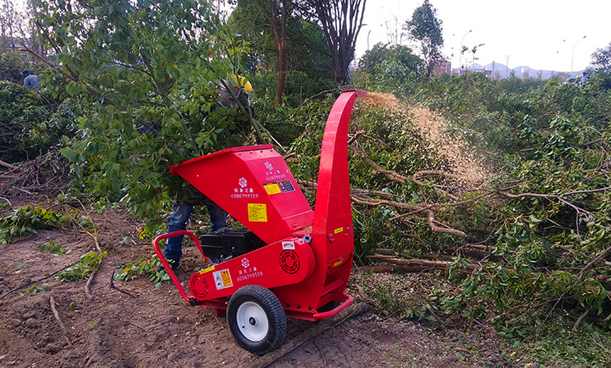 树枝粉碎机园林绿化的理想设备.