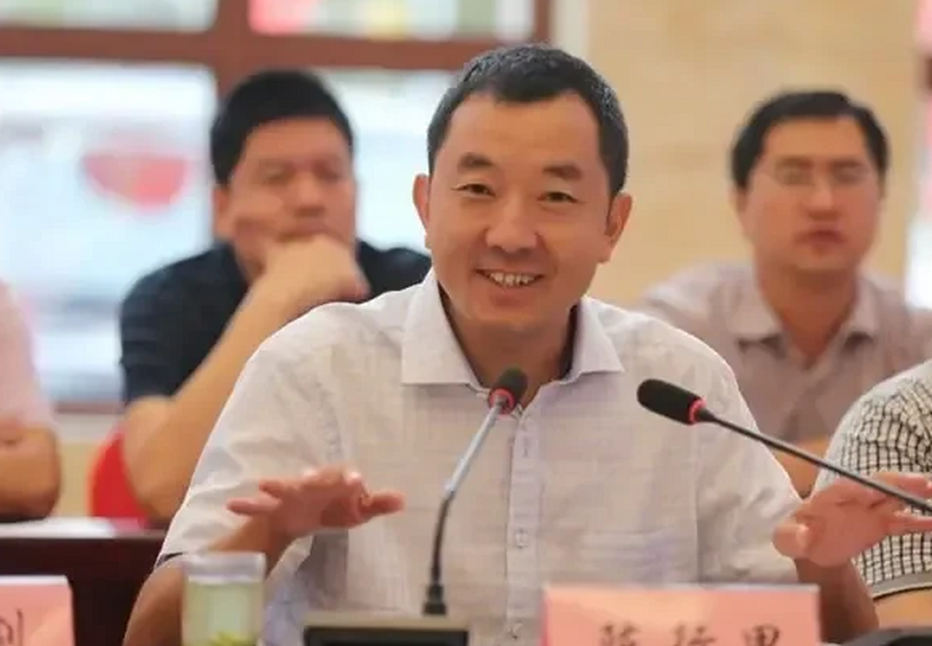 2015年8月,陈行甲把巴东县县长刘冰送进监狱后,问刘冰:"你为何这么