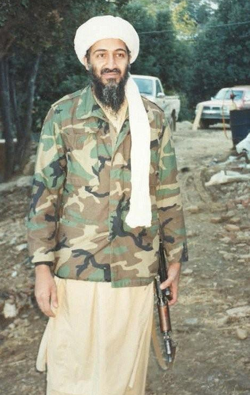 911事件前的亿万富翁本拉登:住处如同贫民窟,一支ak47从不离身 本拉登