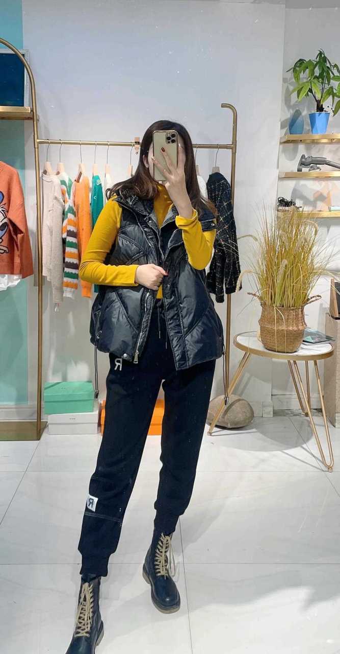 9套卫裤穿搭分享,时尚又显瘦,搭配马丁靴非常的潮酷[猪头]