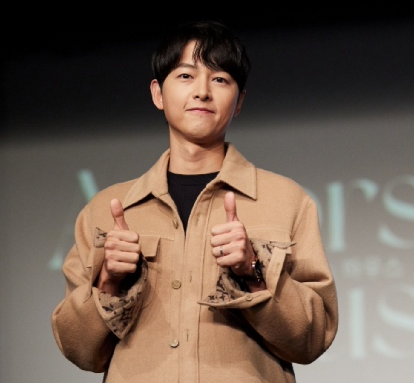 10月16日深夜,一段韩国顶流男演员宋仲基的最新采访曝光,本以为,像