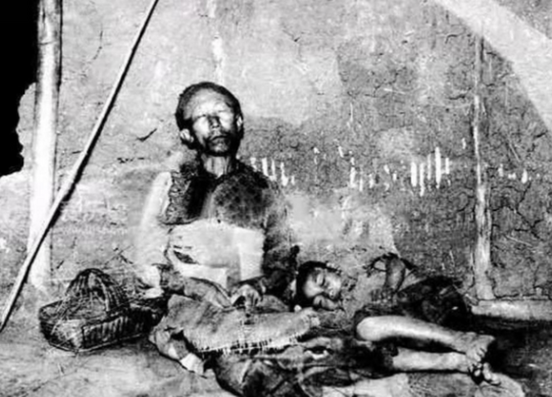 历史老照片: 1929年,陕西蓝田大饥荒中令人触目惊心的一幕.