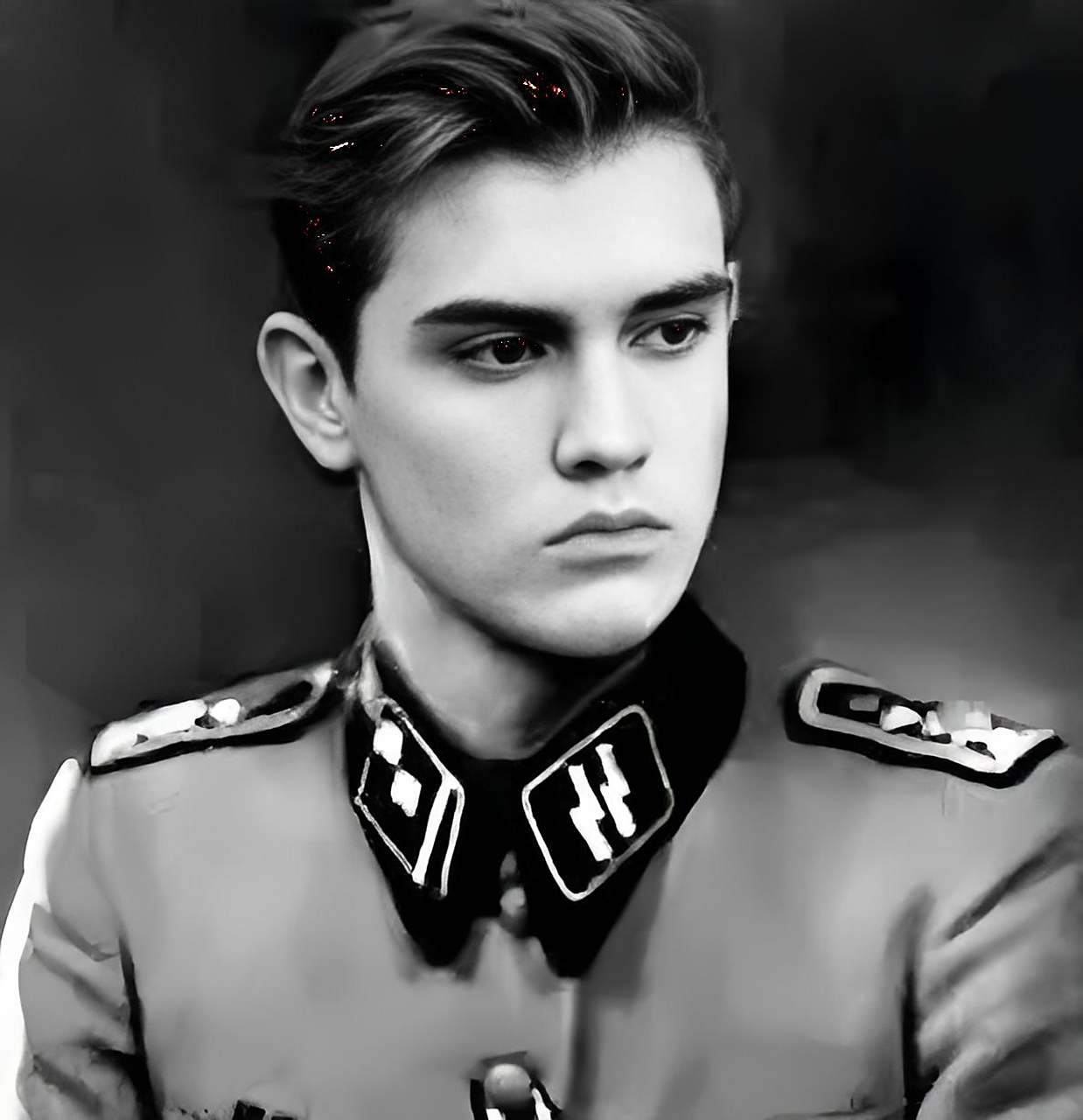 这位帅哥,名叫马克斯·温舍尔,是德国党卫军的一员!