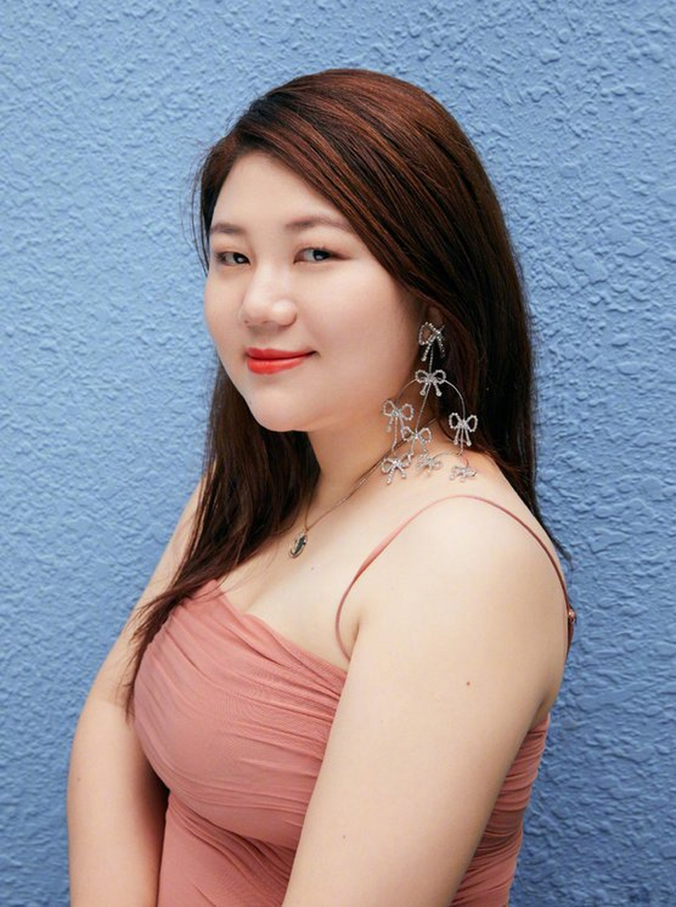 在年轻的时候就经历了很多的挫折和困难.