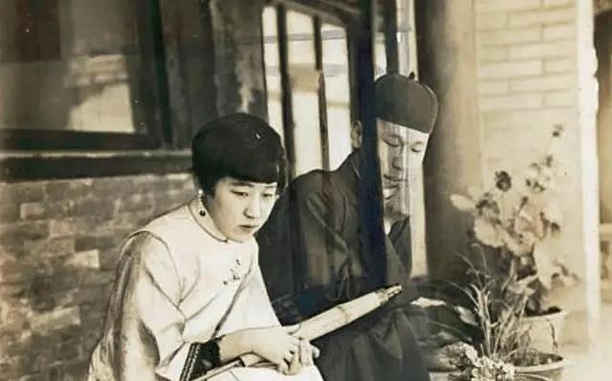 川岛芳子本名爱新觉罗·显玗,生于1906年,原是肃亲王府的格格(肃亲王