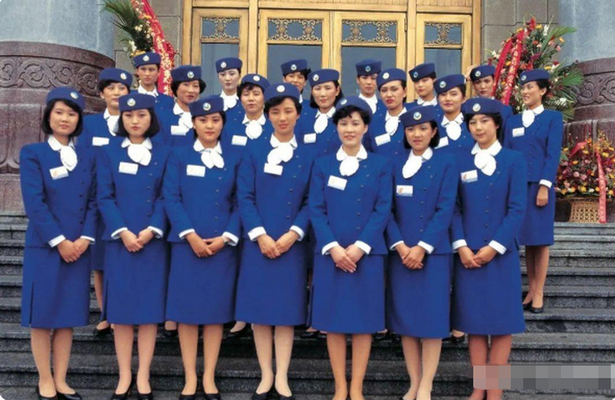 1988年,中国国际航空公司正式成立,图为戴着反帽子的空乘姑娘