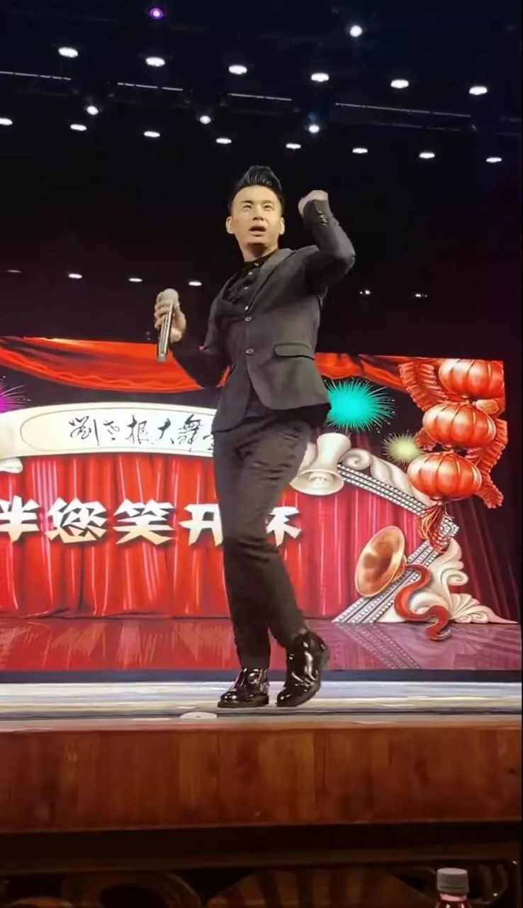 文松的这几个动作看着简单,一般人还真学不来,只有他能把动作和表情