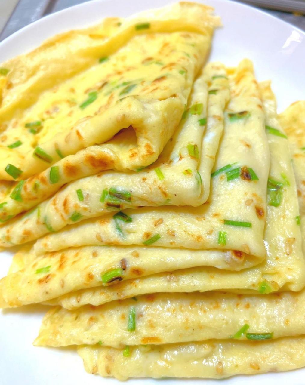 葱花鸡蛋饼 今天早餐吃什么?葱花鸡蛋?饼简单又好操作的鸡蛋饼 ?