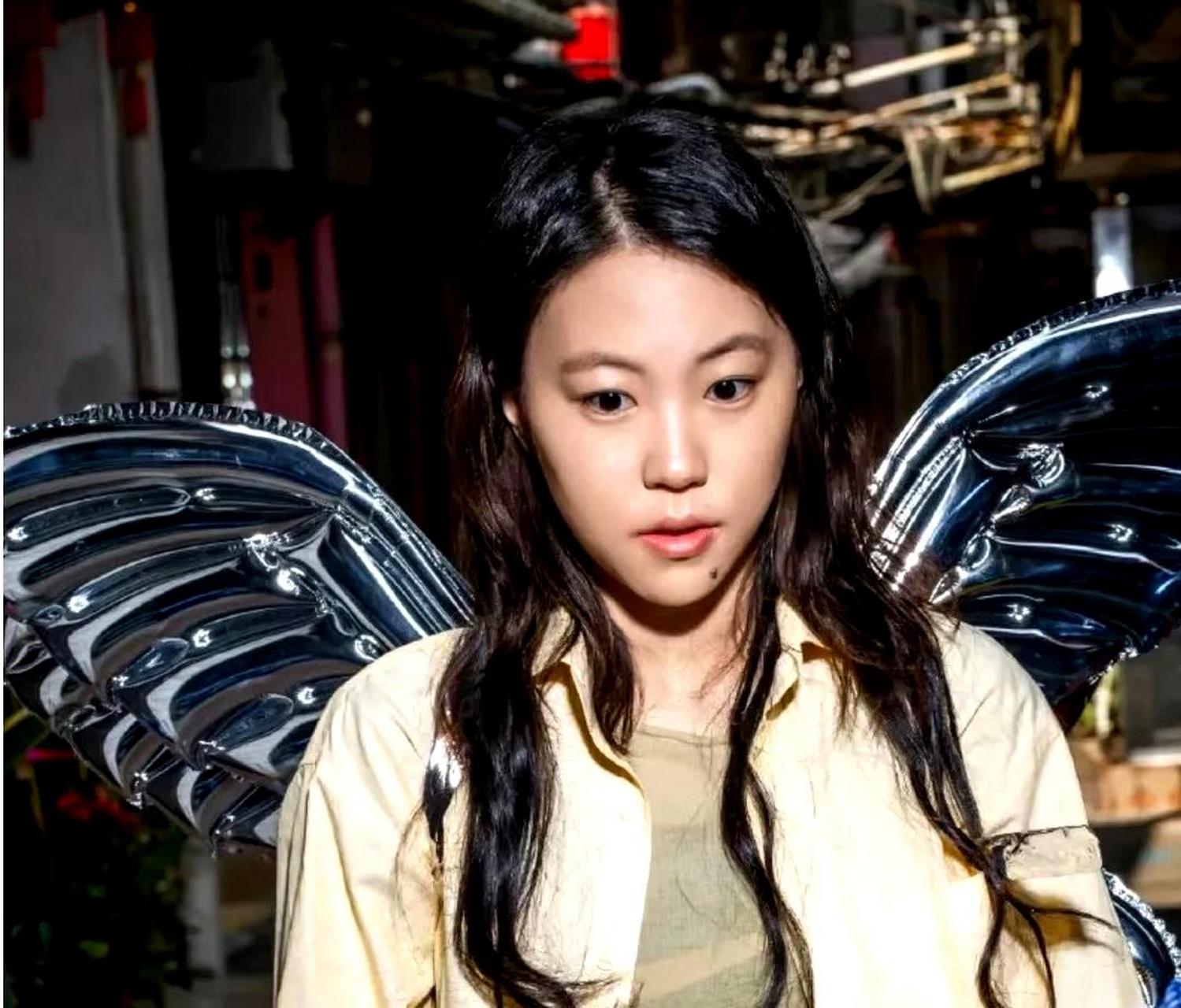 令人惊讶的是,王菲的大女儿窦靖童长发时如此美丽.