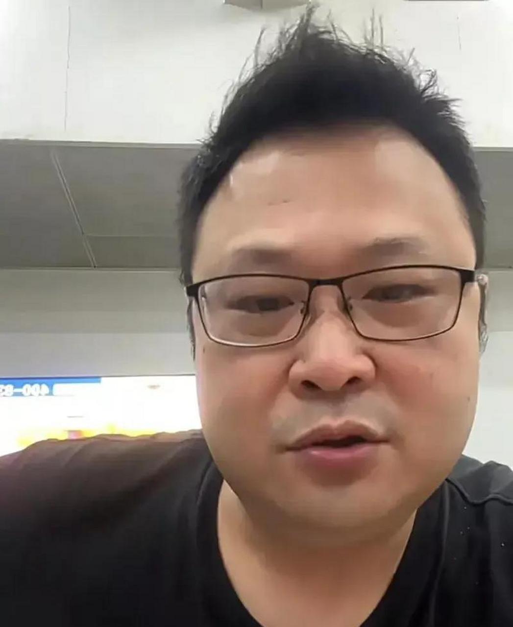 朱立宇:广东队第三外摄即将抵达球队  4月3日下午,广东体育频道记者