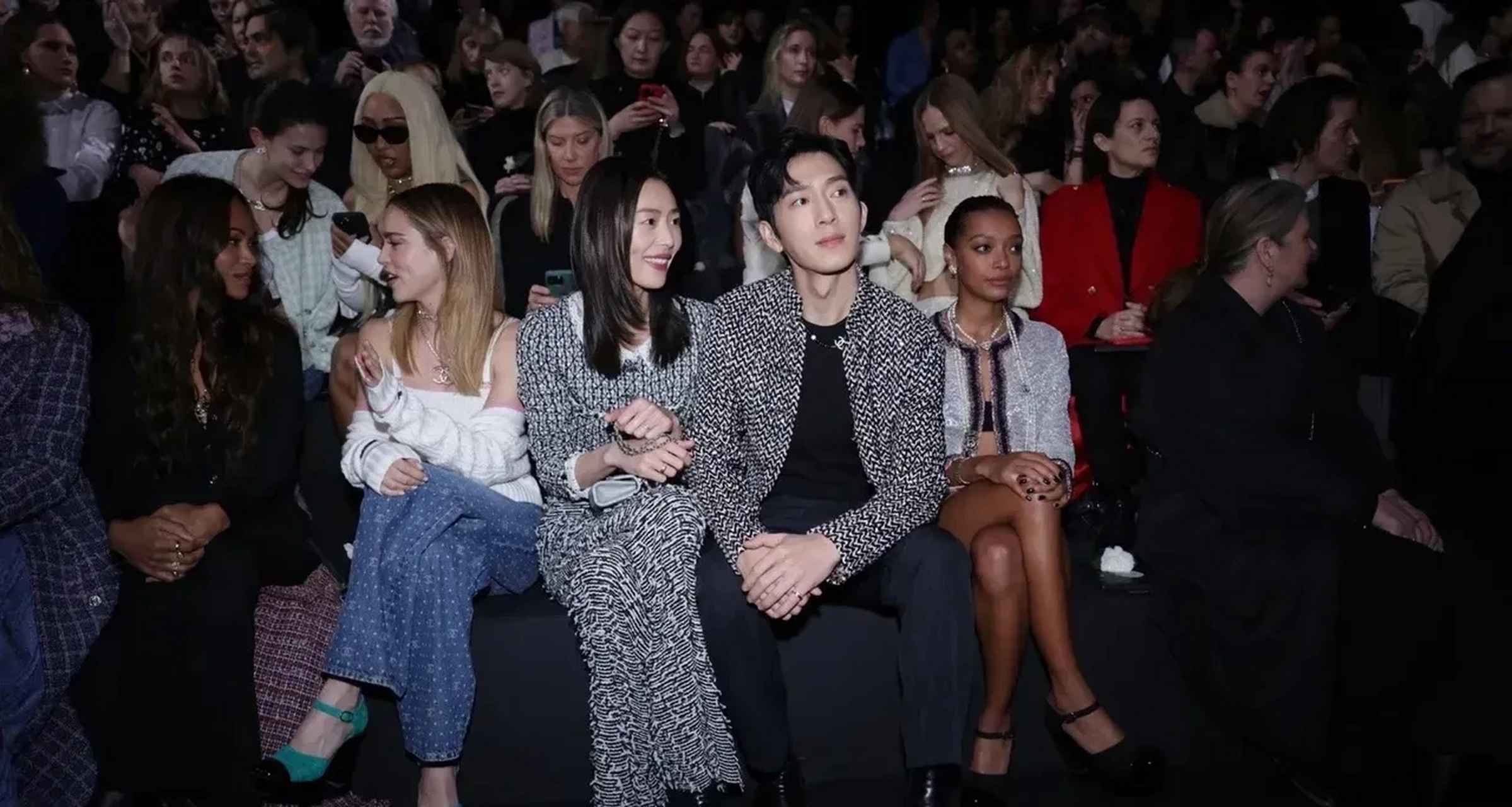 刘雯和男友井柏然同框秀热聊!