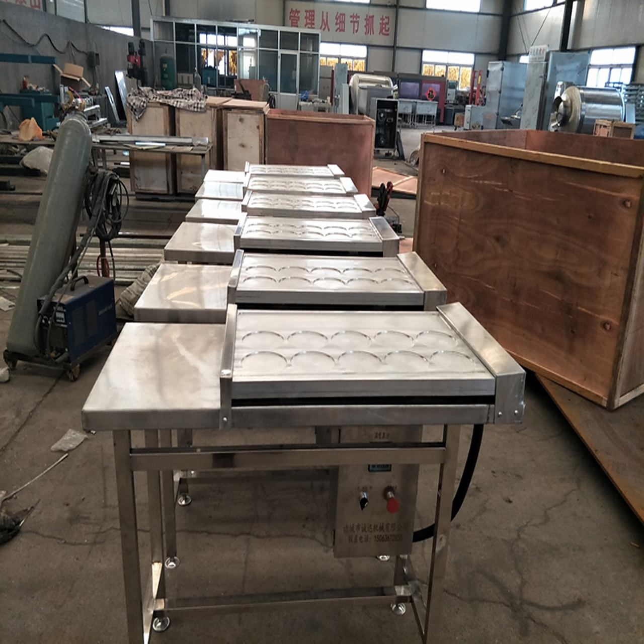 平板蛋饺机的优势 平板型蛋饺机设备是一款自动恒温蛋饺机器,可以一次