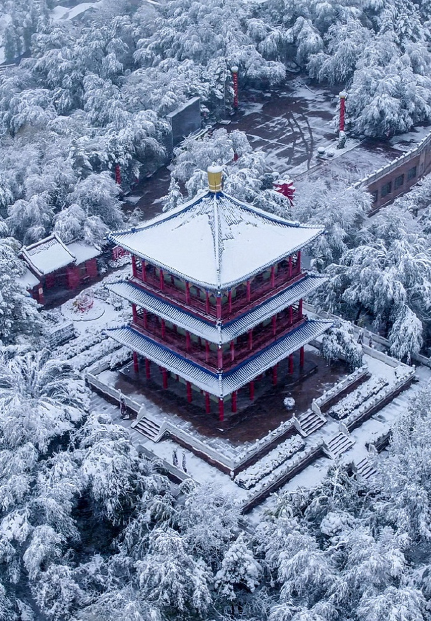 假如冬天有声音# 乌鲁木齐红山公园的远眺楼是公园中的一处重要镜点