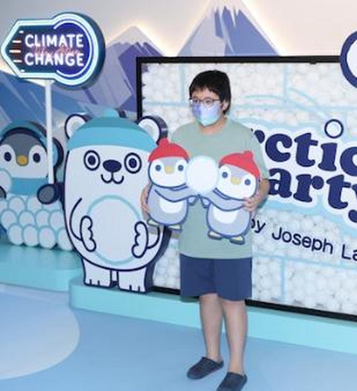 刘銮雄(大刘)与陈凯韵(甘比)的10岁儿子刘仲学创立的个人品牌「bj