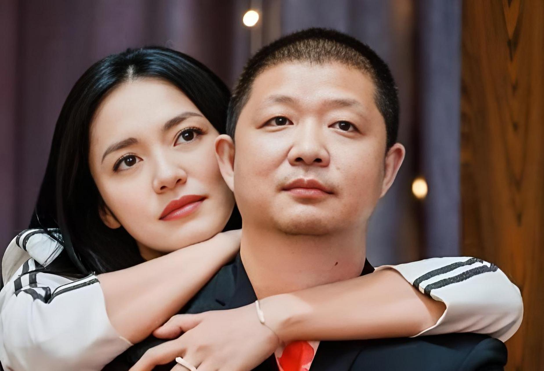 不久之后,姚晨发现了曹郁私藏了10万块钱的存折,并夹着好几张开房票据