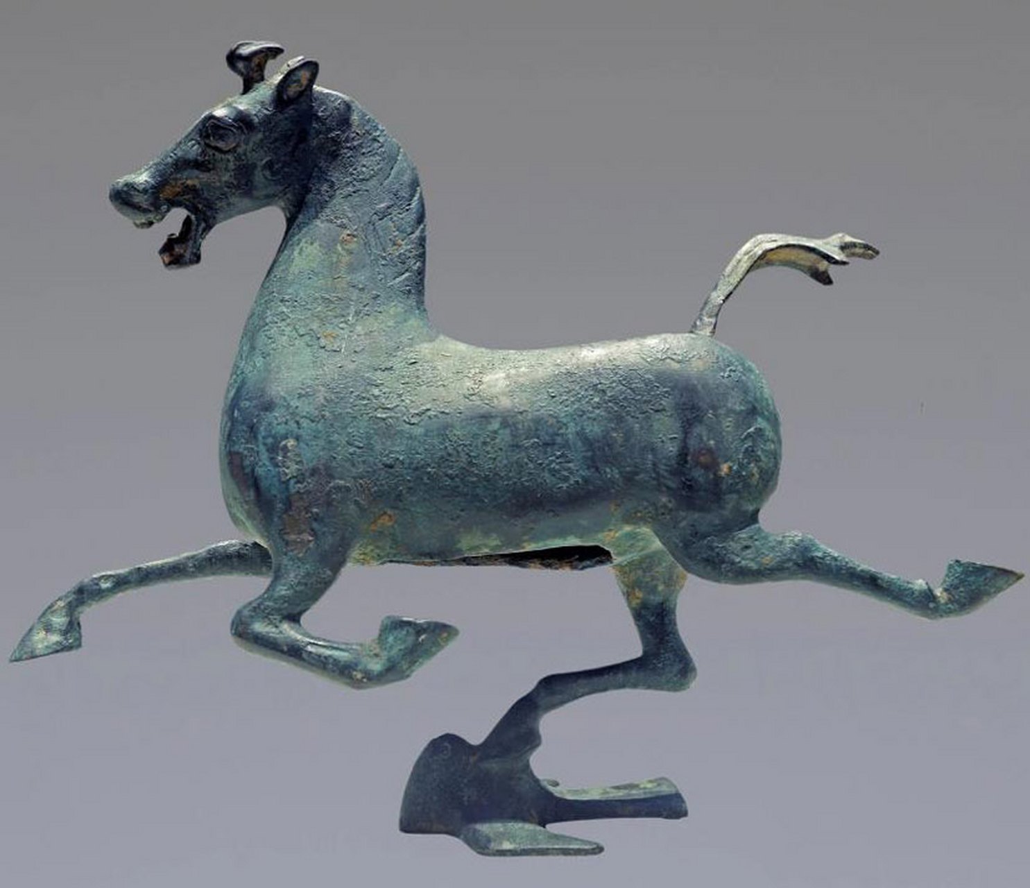 中国禁止出国展览文物之:铜奔马   铜奔马,又名"马踏飞燕",是一件