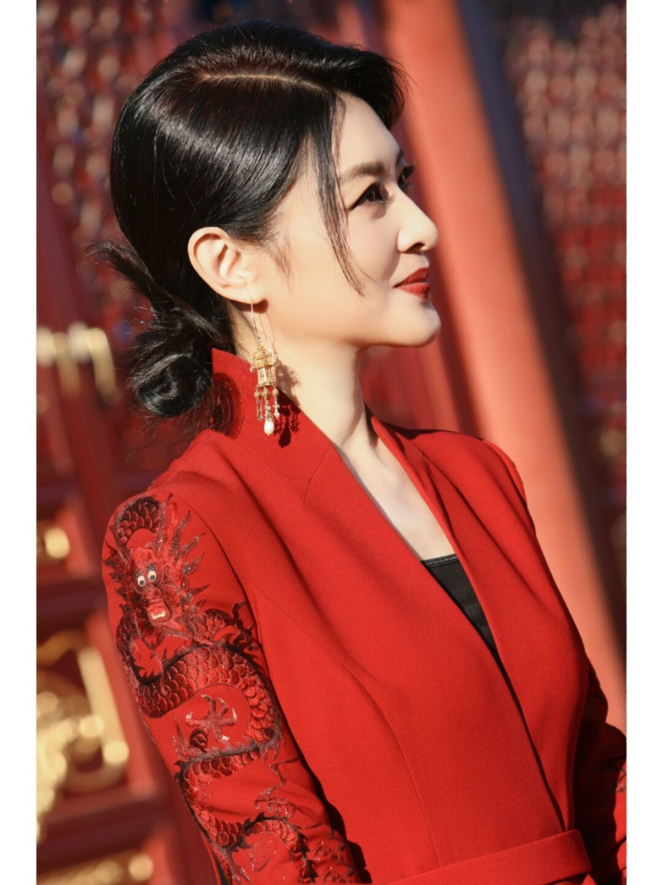 周涛近照真美,有一些年龄后瘦一点比较利索  超过30岁时,会在太瘦会有