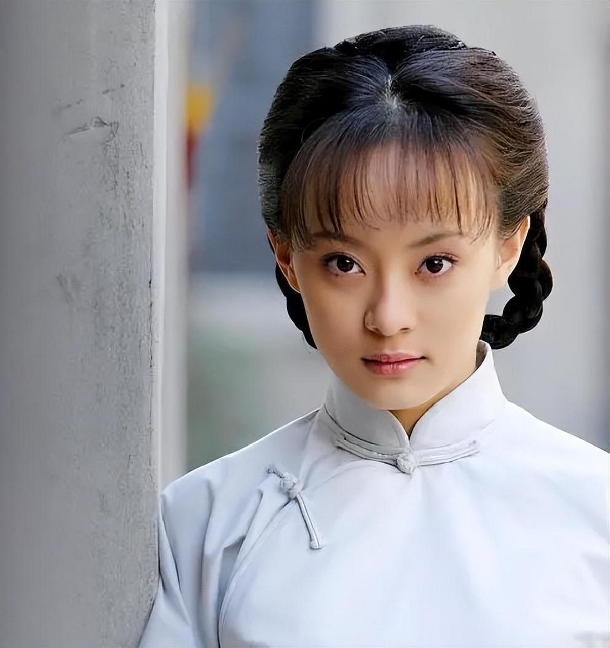 《幸福像花儿一样》里的杜鹃一角,我们同样可以看到孙俪早期清纯明丽