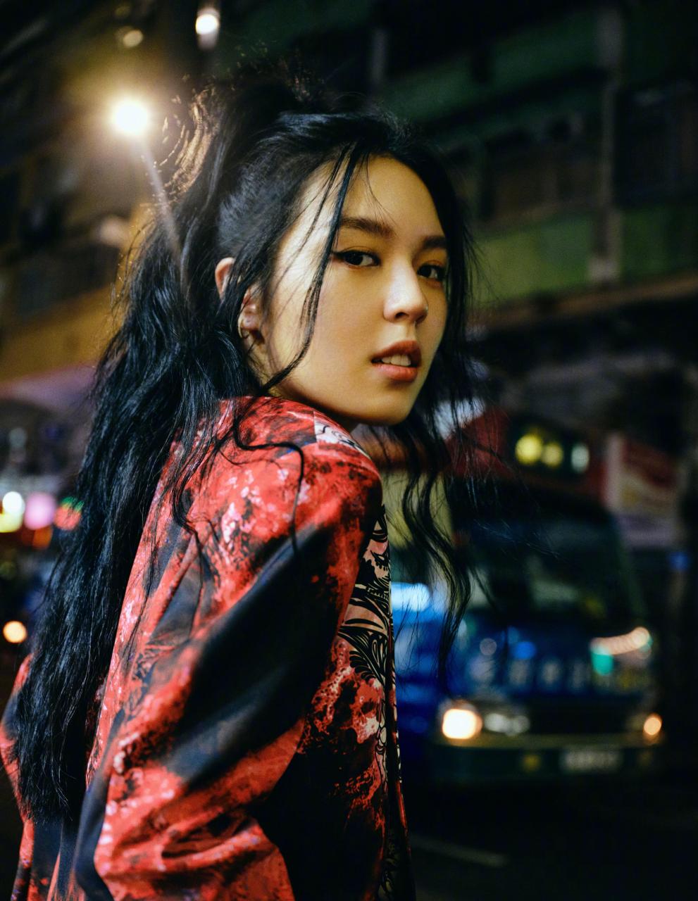 法图麦穿了李咏8年前衣服##哈文 一家人在一起# 8日,李咏女儿法图麦