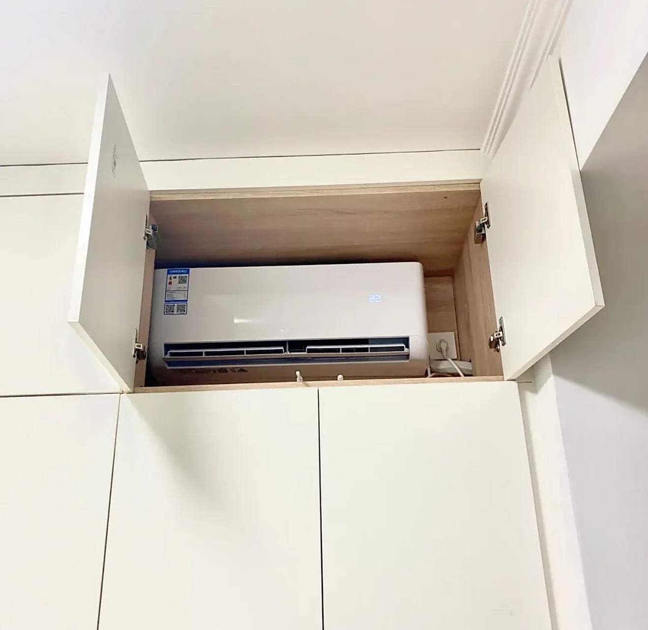 把空调放进柜子 这是什么操作 这样做只能是空调不常用 放进去避免落