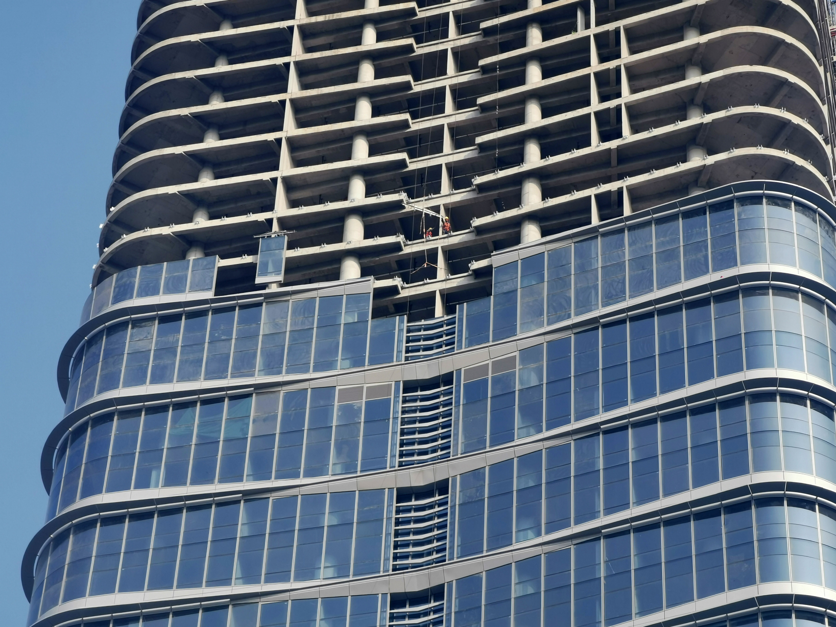 绿地新都会项目主楼——龙玺大厦,位于济南市市中区,二环南路和英雄