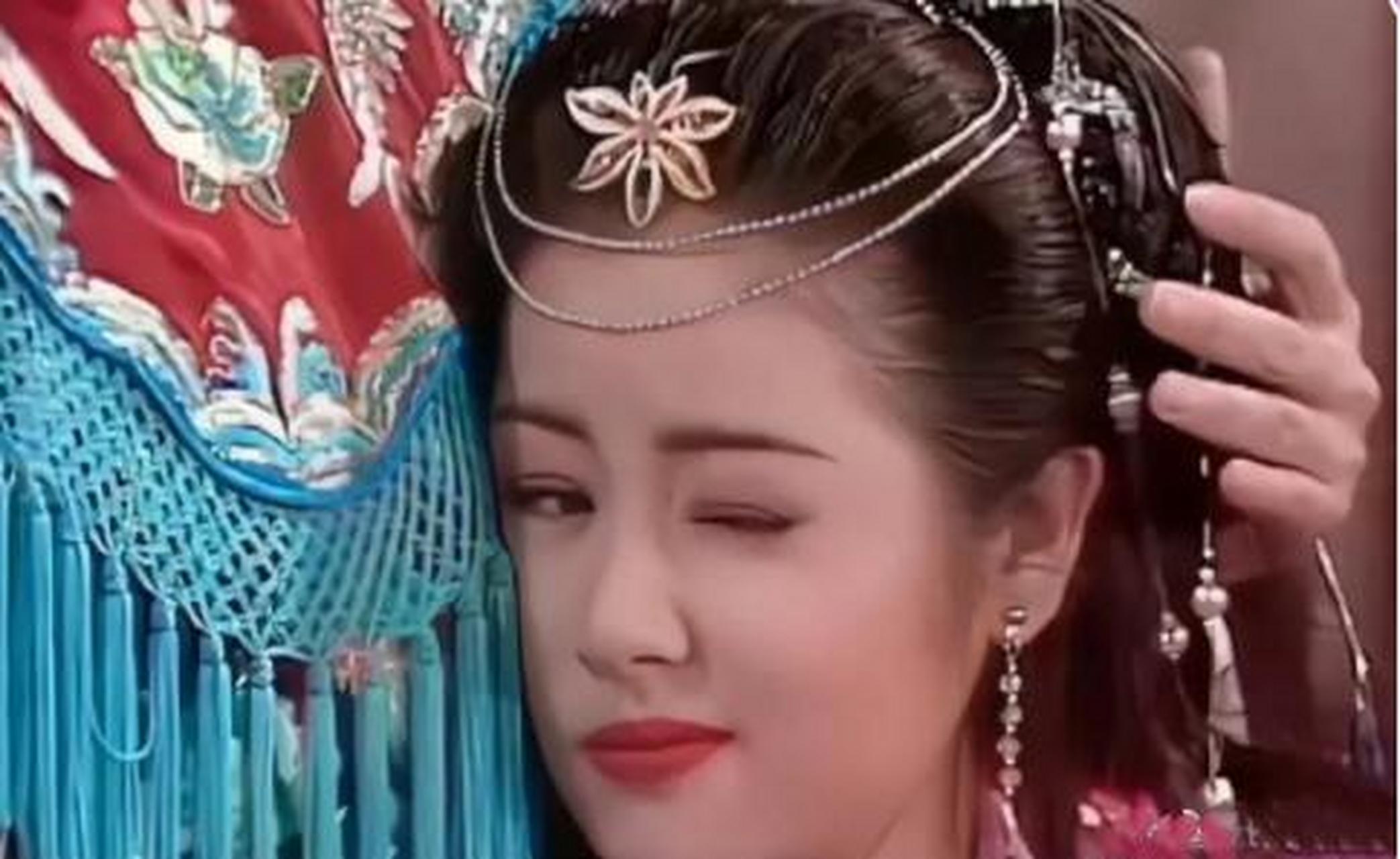 电视剧《新包青天之梅花盗》飞凤郡主.由林心如饰演,妆容很精致!