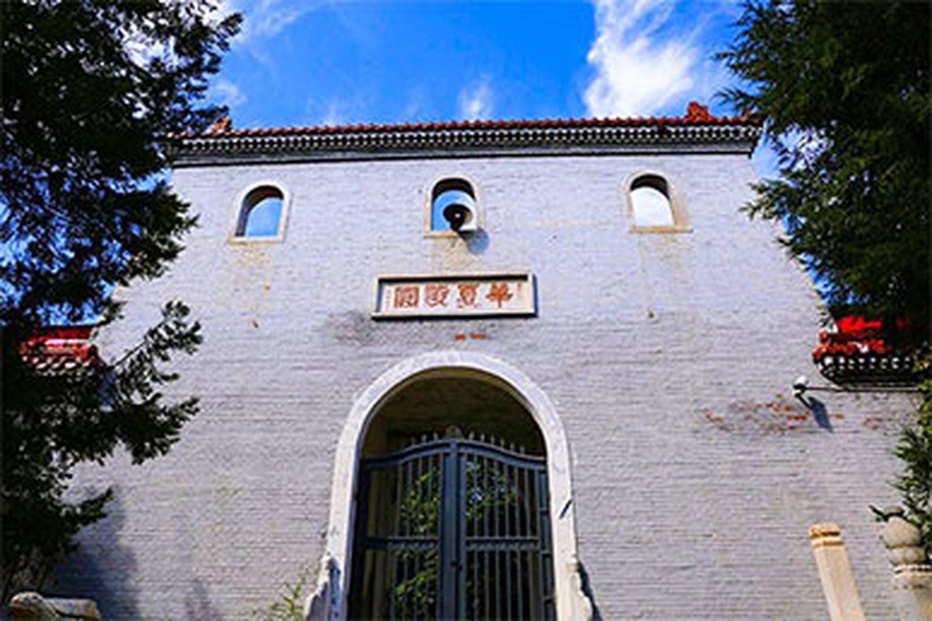 北京华夏陵园依山傍水,藏风聚气  华夏陵园是北京城知名的老陵园了