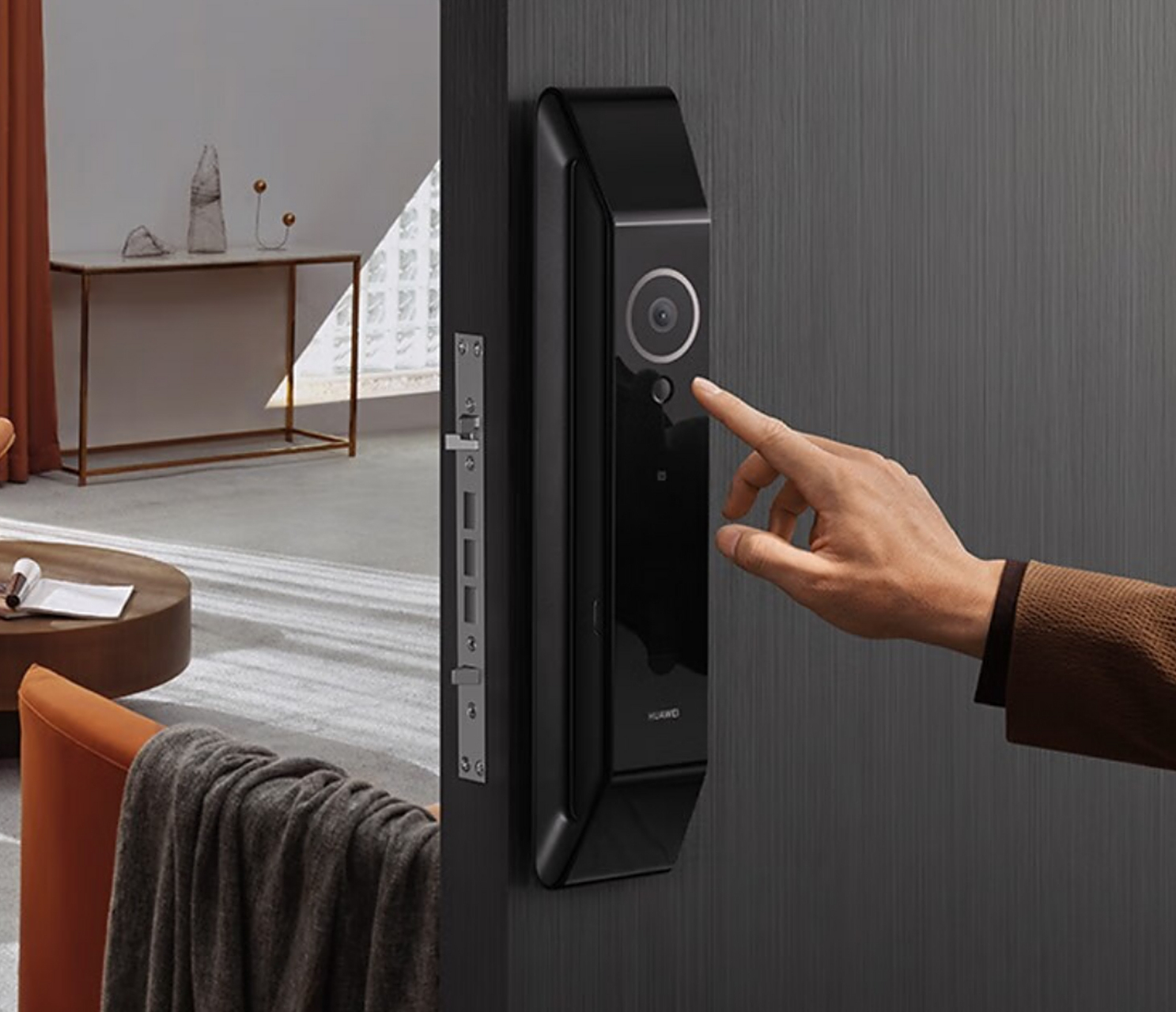 华为新款智能门锁上线  该门锁系列摄像头采用星环设计,有星际黑,鎏光