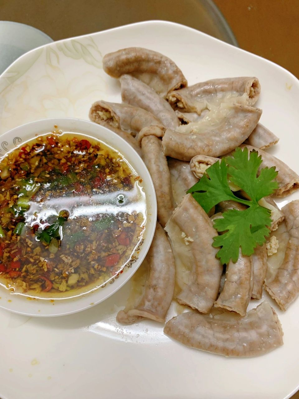 潮汕特色白灼粉肠   今天来个我们广东的白灼粉肠 超级好吃的~粉粉的