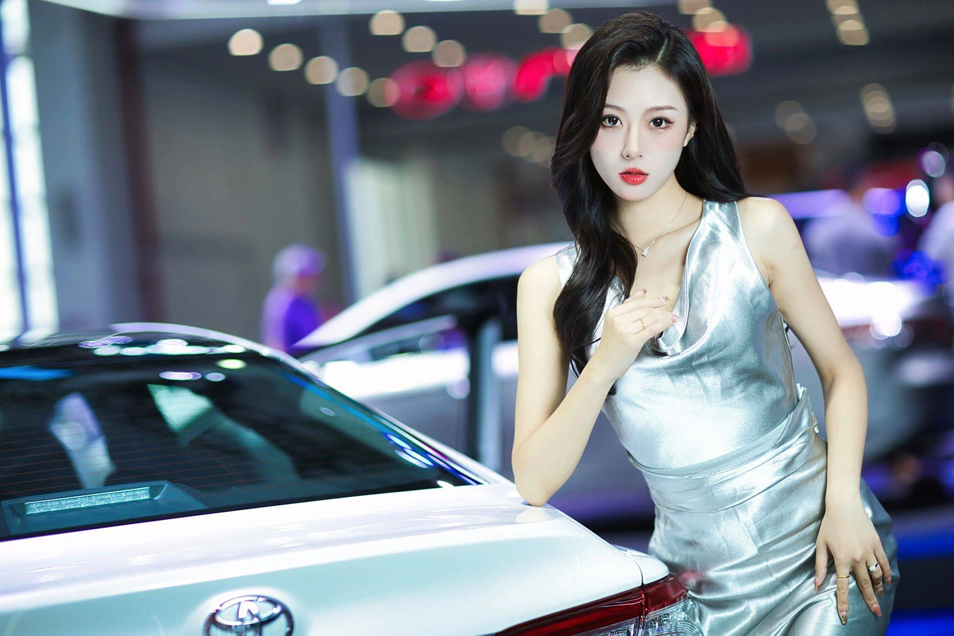 昆明车展最美的车模 昆明车展都结束一周了,才收到返图的我迫不及待的