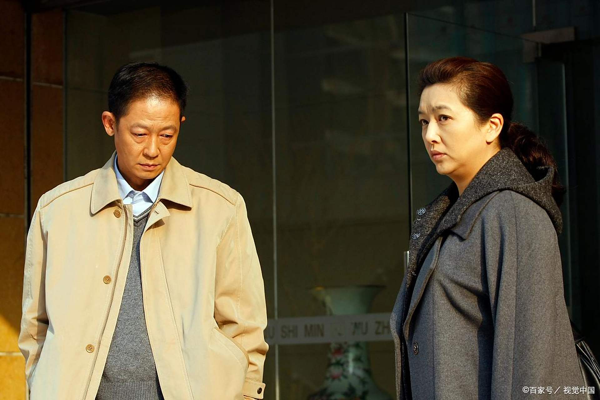 有一次,王志文和江珊出去吃饭,几杯黄汤下肚后他问江珊:"咱俩演了20年