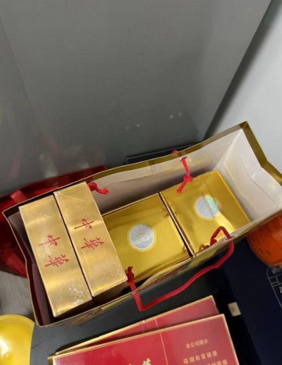 这才是茅台手提袋的正确使用方法.