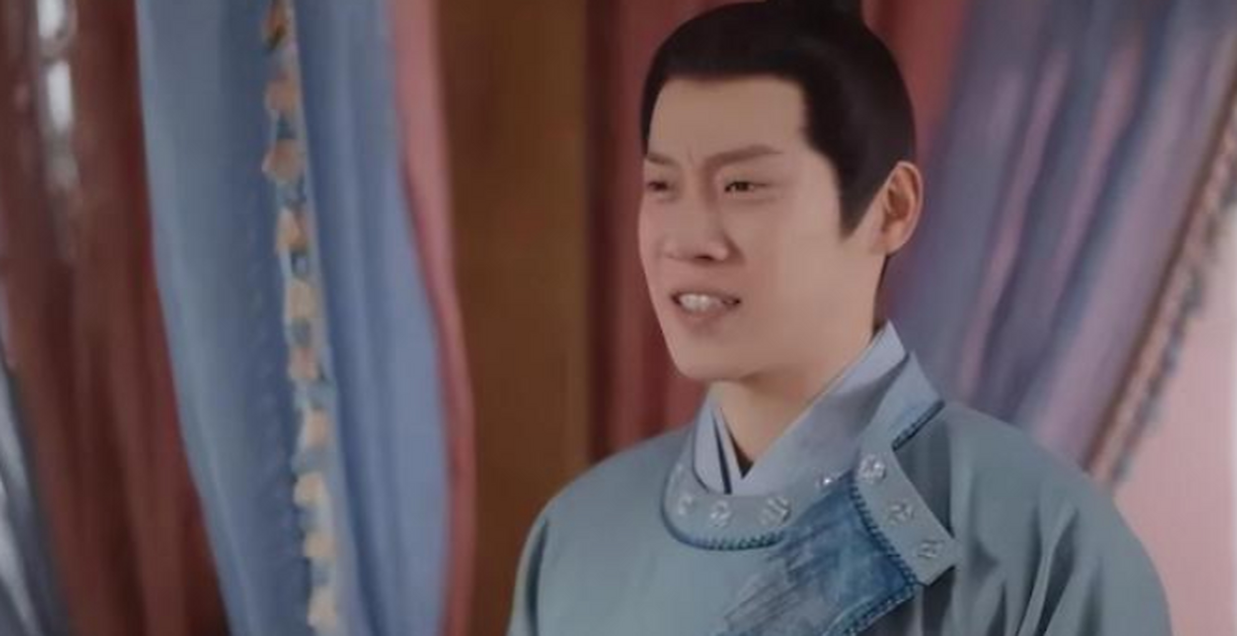 尹岐最初给人的感觉是不求上进的纨绔子弟形象,甚至有点沉迷女色,但是